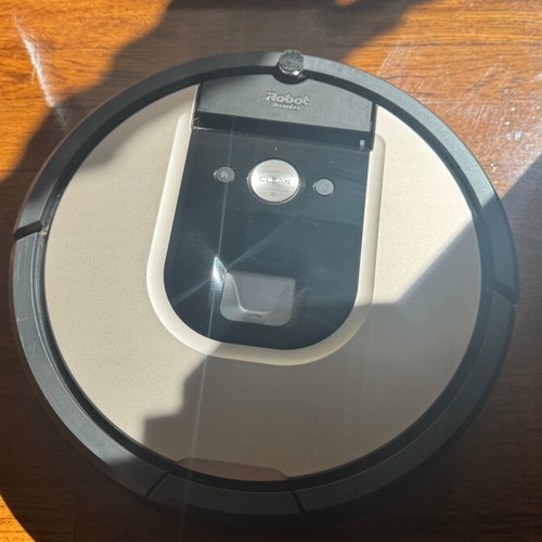 I Robot Roomba robotic vacuum like new, gold and black