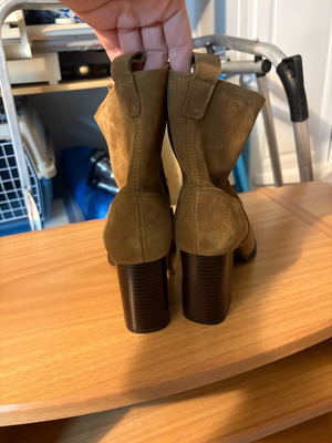 Mango suede boots size 38 new