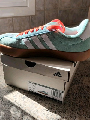 Adidas athletic shoes like new, size 37.5, turquoise