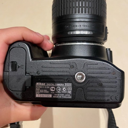 Nikon D3200 DSLR digital camera like new