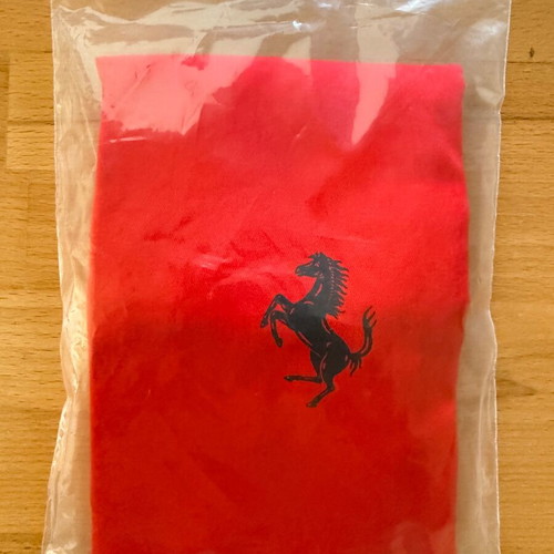 Θήκη Scuderia Ferrari κόκκινη 29cm x 32cm καινούργιο