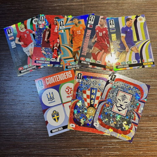 Panini FIFA 365 Adrenalyn XL 2026 special cards and badges pack, Fans' Favourites, Power-Up