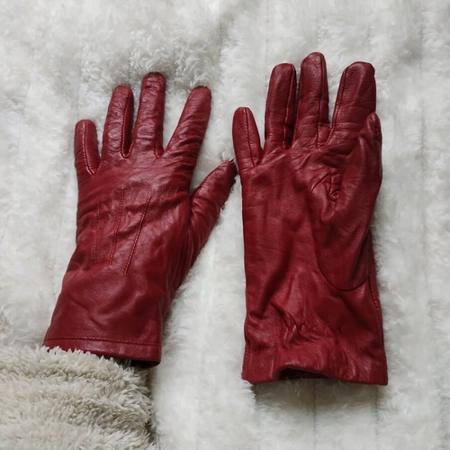 Leather gloves size 6.5 like new, red, soft and warm