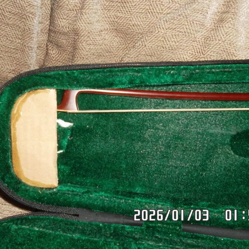 Cremona 1/4 Child Violin like new with case and accessories