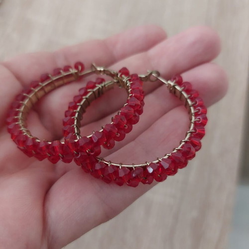 Hoop earrings like new with red beads