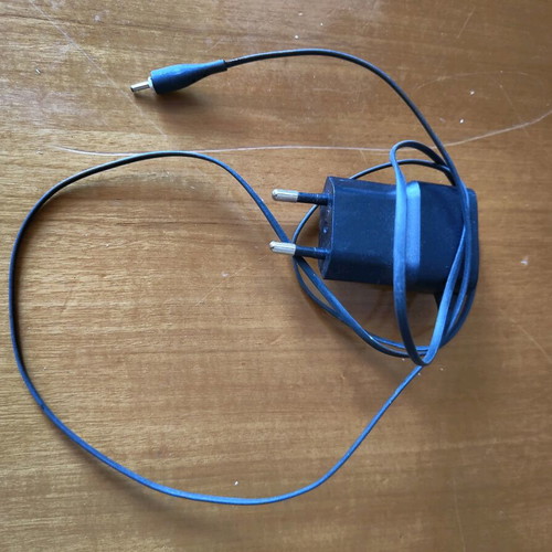 Nokia AC-11E charger like new with thin 2mm plug