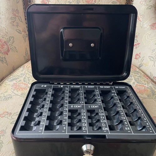 Metal coin box new, in excellent condition
