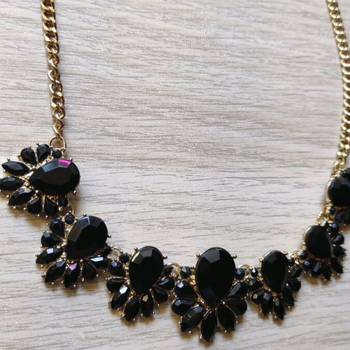 Black gold necklace like new