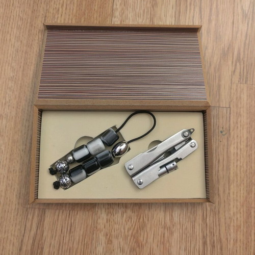 Multitool in gift case new with begleri