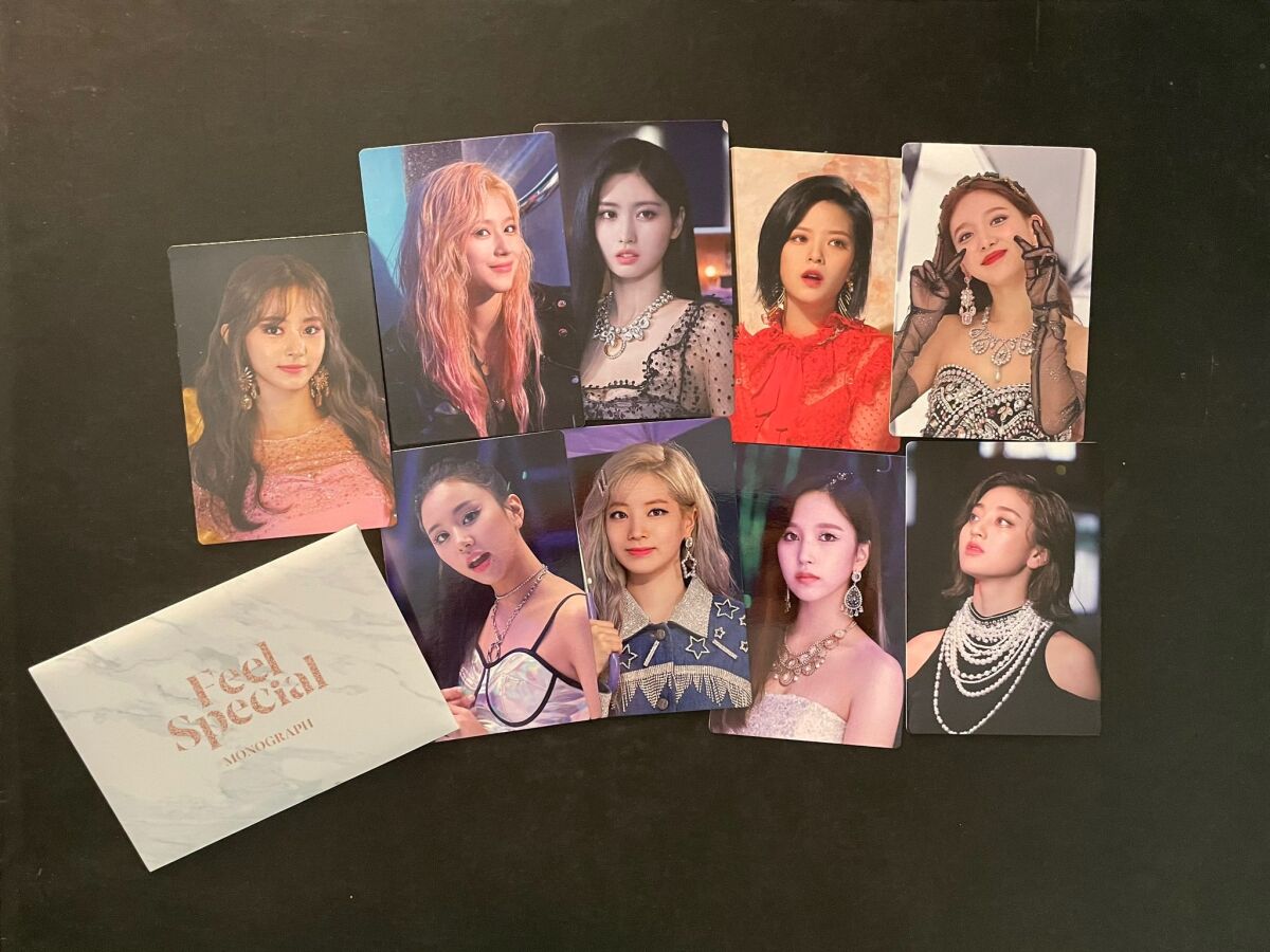 TWICE Feel Special Monograph like new - € 90,00 - Vendora.cy