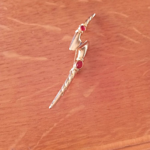 Vintage lightning bolt brooch with red stones, like new
