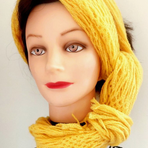 Yellow wool scarf long like new with knitted pattern