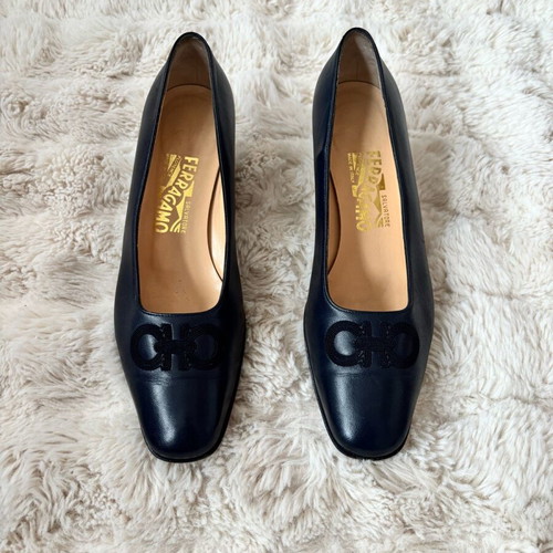 Salvatore Ferragamo Gancini Pumps Navy Size 39 C Like New