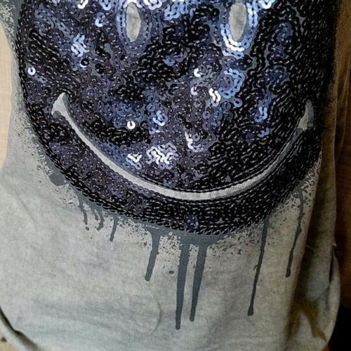 T-shirt with sequin applique like new, size XS, graphite color