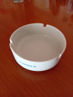Ionia porcelain ashtray used, 11.5 cm diameter