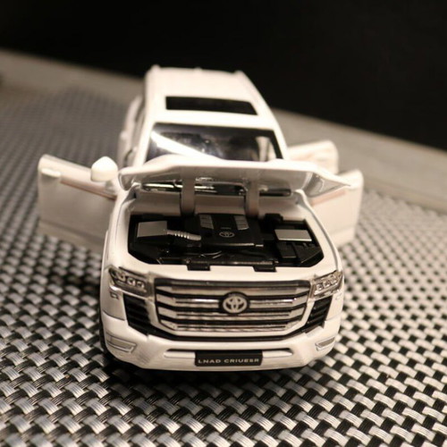 Metal Toy Car Toyota Land Cruiser with Caravan 300 new, white with light and sound