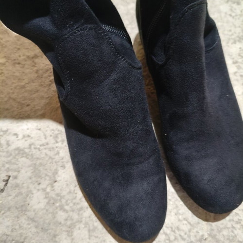 Voi & Noi suede boots size 37 used, sock style, black