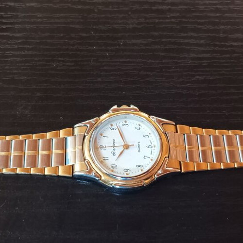 Wristwatch for women like new, gold color