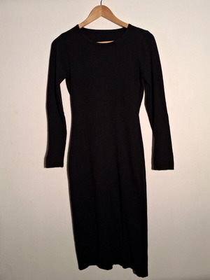 Black long fitted dress like new with slit