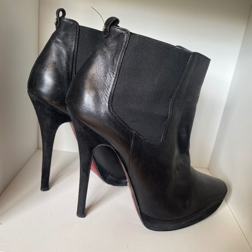 Cesare Paciotti boots size 41 black like new leather with 14 cm heel