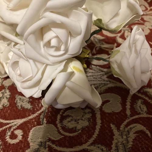 Artificial roses pack of 12, wire stems, like new