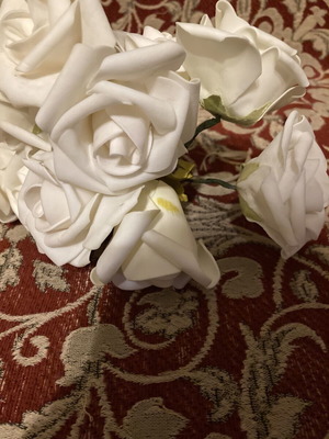 Artificial roses pack of 12, wire stems, like new