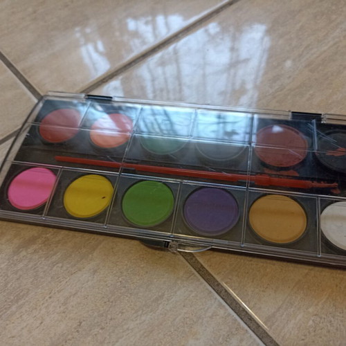 Watercolor paint set with brush, unused
