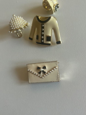 Vintage pin set with enamel and pearls, new