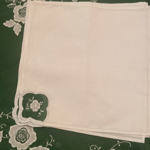 Silk Tablecloth emerald green 1.75x1.30 m set with 6 napkins like new