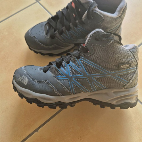 The North Face kids boot like new, gray, sizes 33-36