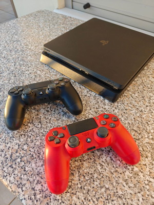 Sony PS4 Slim 500GB κονσόλα με 2 χειριστήρια και NBA 2K19, FIFA 19