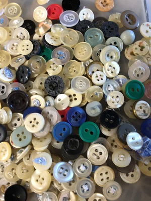 Κουμπιά ραπτικής μεταχειρισμένα, 219 τμχ, πλαστικά σε διάφορα μεγέθη