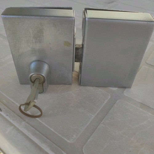 Glass door lock like new for store