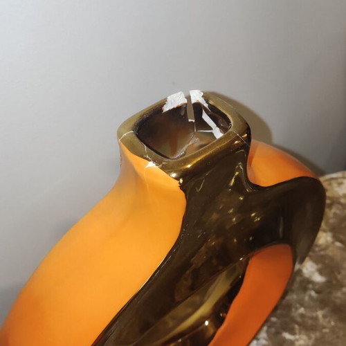 Decorative vase set like new with orange vase and yellow flowers