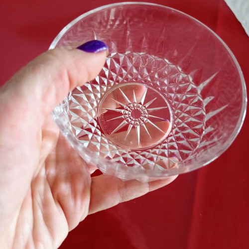 Small glass bowl with star design like new