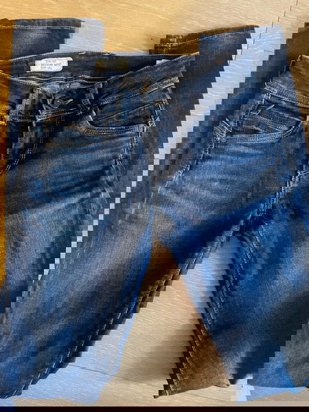 1 pepe jeans και ενα diesel xs!