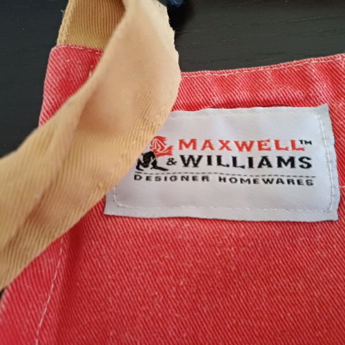 Maxwell Williams kitchen apron like new