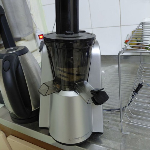 Fruit juicer like new, self-peeling function