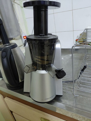 Fruit juicer like new, self-peeling function