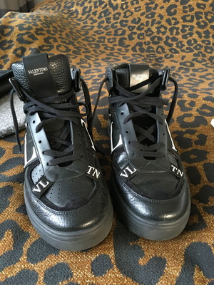 Valentino Garavani VL7N Mid-Top Trainers като ново, черни, номер 44