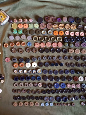 Vintage Retro Buttons set of 500 like new