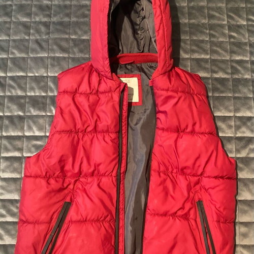 H&M sleeveless jacket for boy 9-10 years like new, red