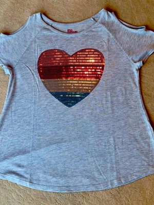 Epic Threads T-shirt with heart-shaped sequins, like new, gray and pink, size 164 cm