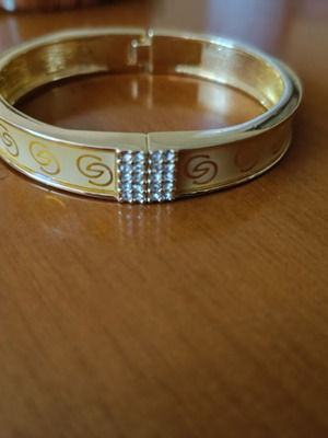 Bracelet with magnetic clasp used, gold color