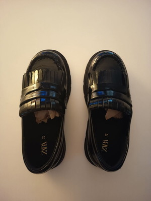 Μαύρο μαθητικό παπούτσι Zara Νο 28 σαν καινούργιο