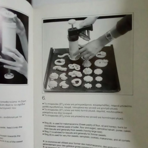 Dough former like new for pasta with accessories and instructions