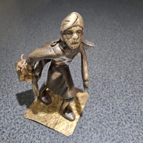 Handmade bronze vintage figure sculpture like new
