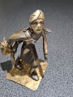 Handmade bronze vintage figure sculpture like new