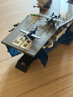 Vintage Micro Machines αεροπλανοφόρο σαν καινούργιο, 27 εκ.