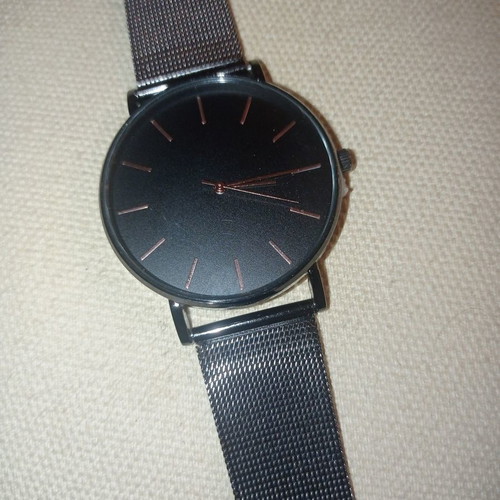 Unisex watch with black dial 4cm new